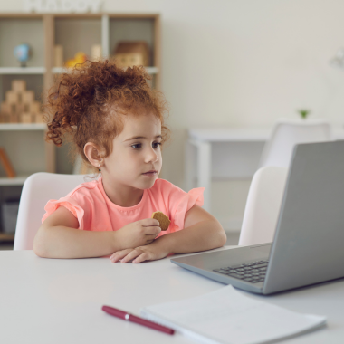 niña pequeña en «Virtual Girl»